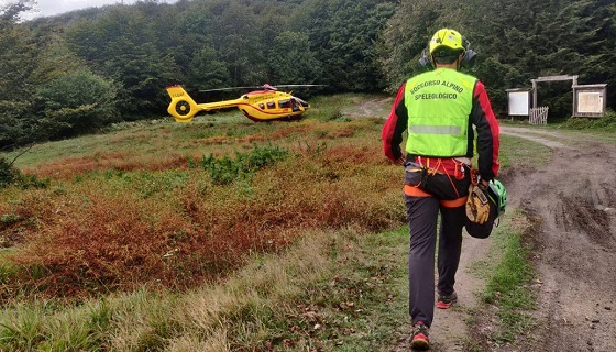 Due cacciatori feriti dai cinghiali nei boschi di Feglino, trasferiti entrambi al Santa Corona